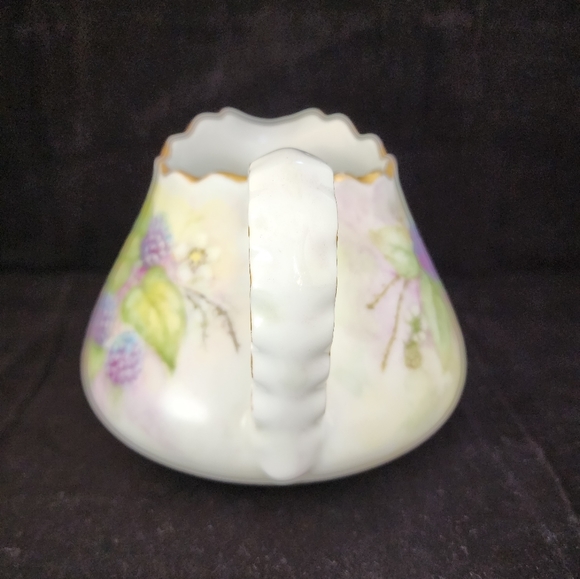 Vtg 1976 Small Scalloped Creamer Pitcher Blackberry Signed - Picture 2 of 12